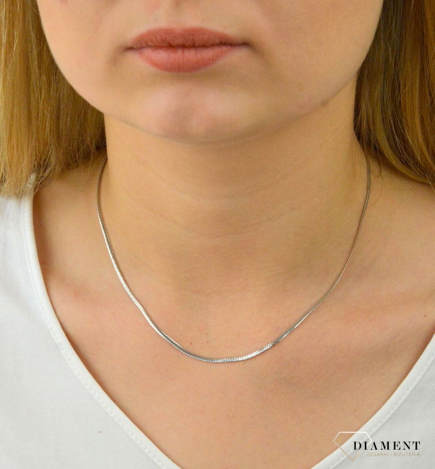 Łańcuszek srebrny płaska lineczka AP012-0685-925 2mm. Łańcuszek srebrny linka. Łańcuszek srebrny damski. Łańcuszek o splocie płaskiej linki. Łańcuszek damski biżuteryjny. Delikatny łańcuszek srebrny. Idealn (1).jpg